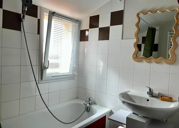 Проживание в семье Greg House 49 - D'hotes *