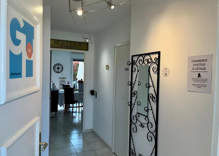 Проживание в семье Greg House 49 - D'hotes *